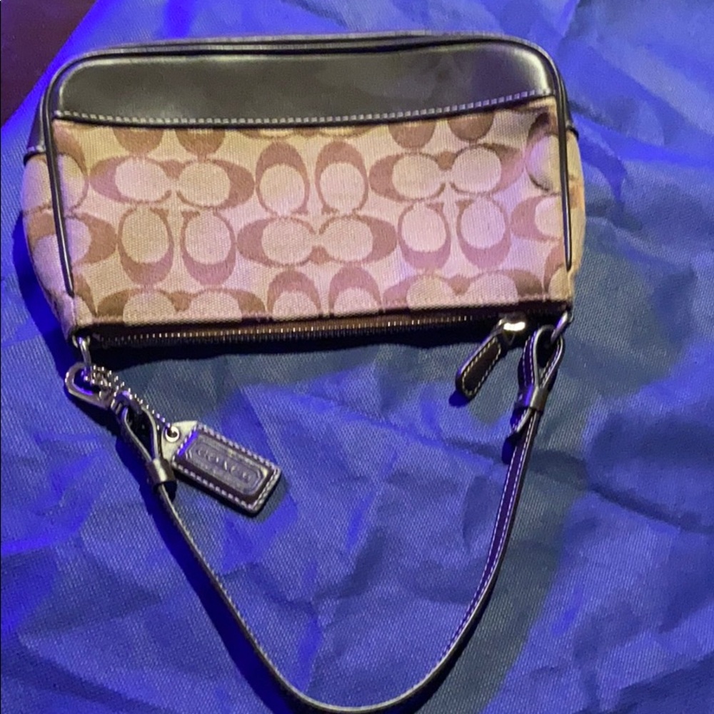 Coach Brown ‘C’ small clutch NWOT